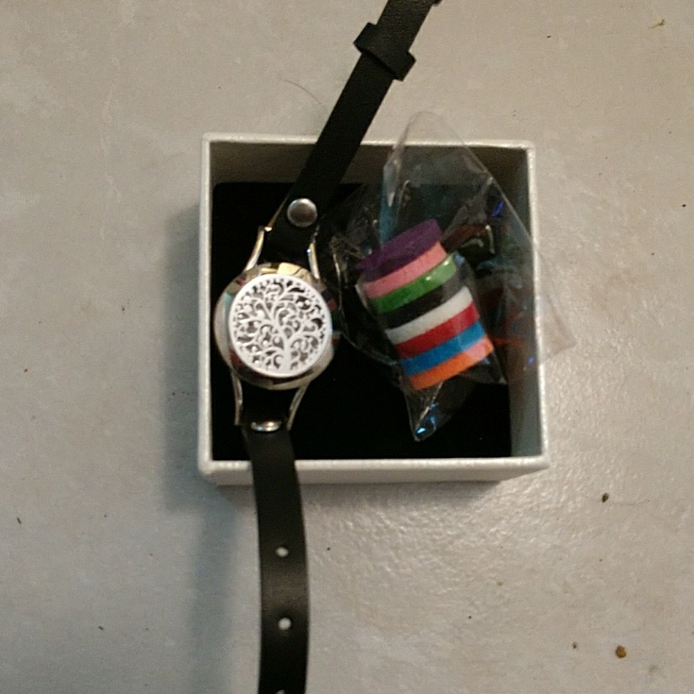 Bracelet to use with aromatherapy oils